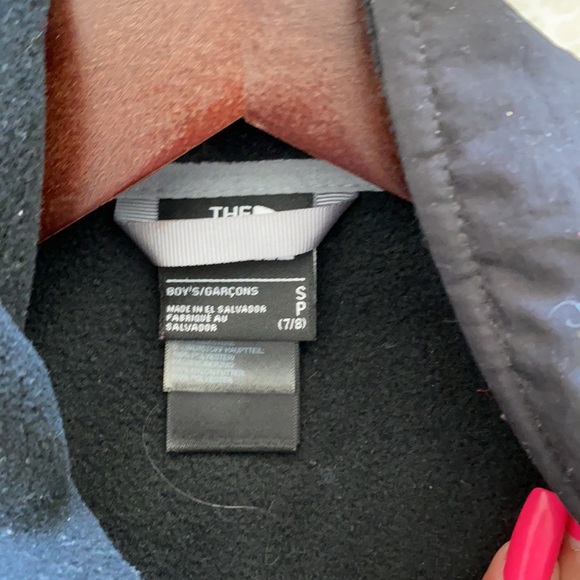 Black north face jacket Size 7-8 kids - Picture 3 of 4
